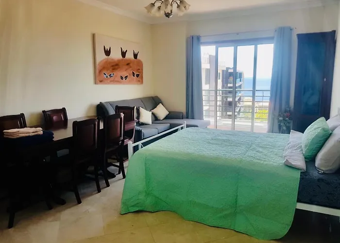 Plaza Near Forum Madeira - Rooms For Rent