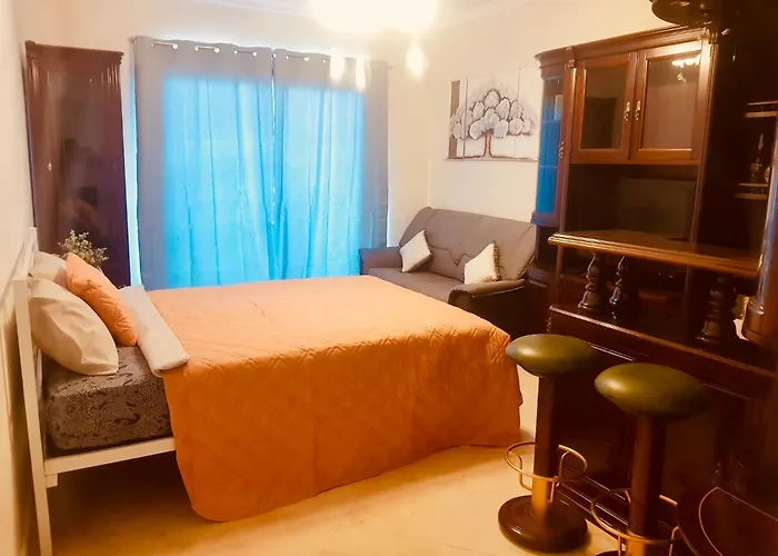Plaza Near Forum Madeira - Rooms For Rent