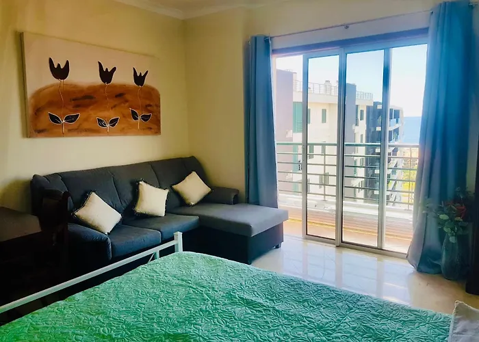 Plaza Near Forum Madeira - Rooms For Rent
